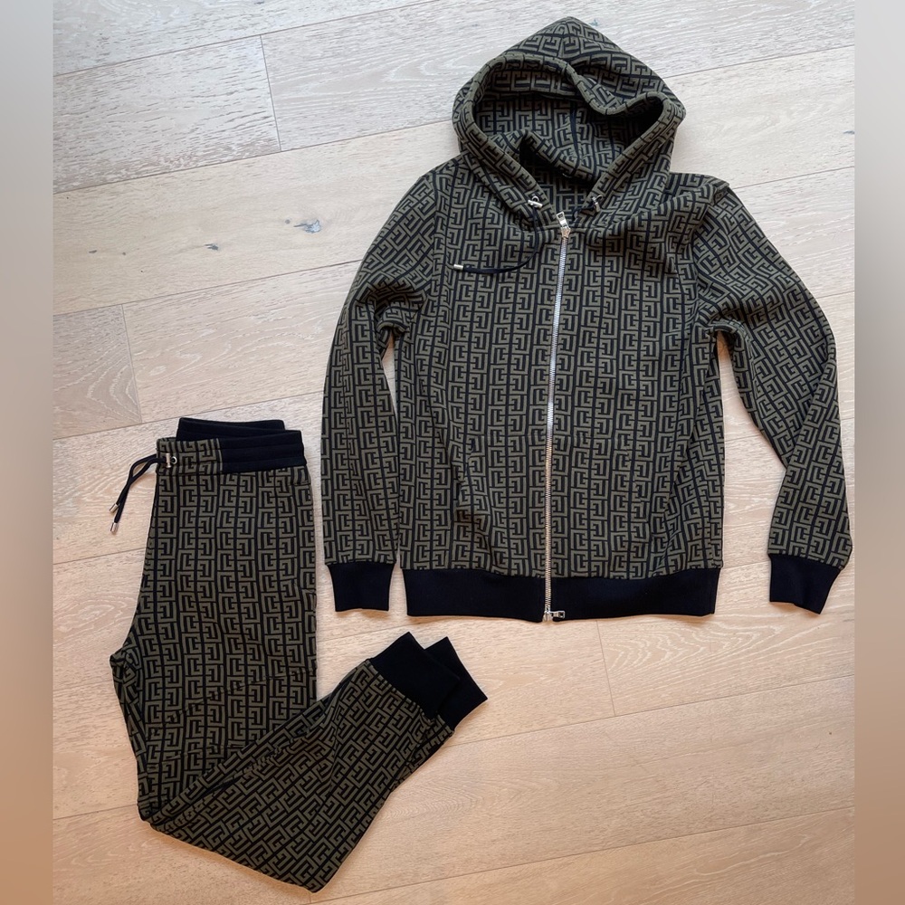 NWT men’s Balmain logo jogger set